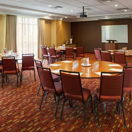Courtyard By Marriott London Hotel Exterior photo