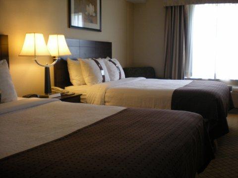 Courtyard By Marriott London Hotel Exterior photo