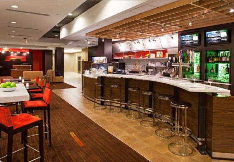 Courtyard By Marriott London Hotel Exterior photo