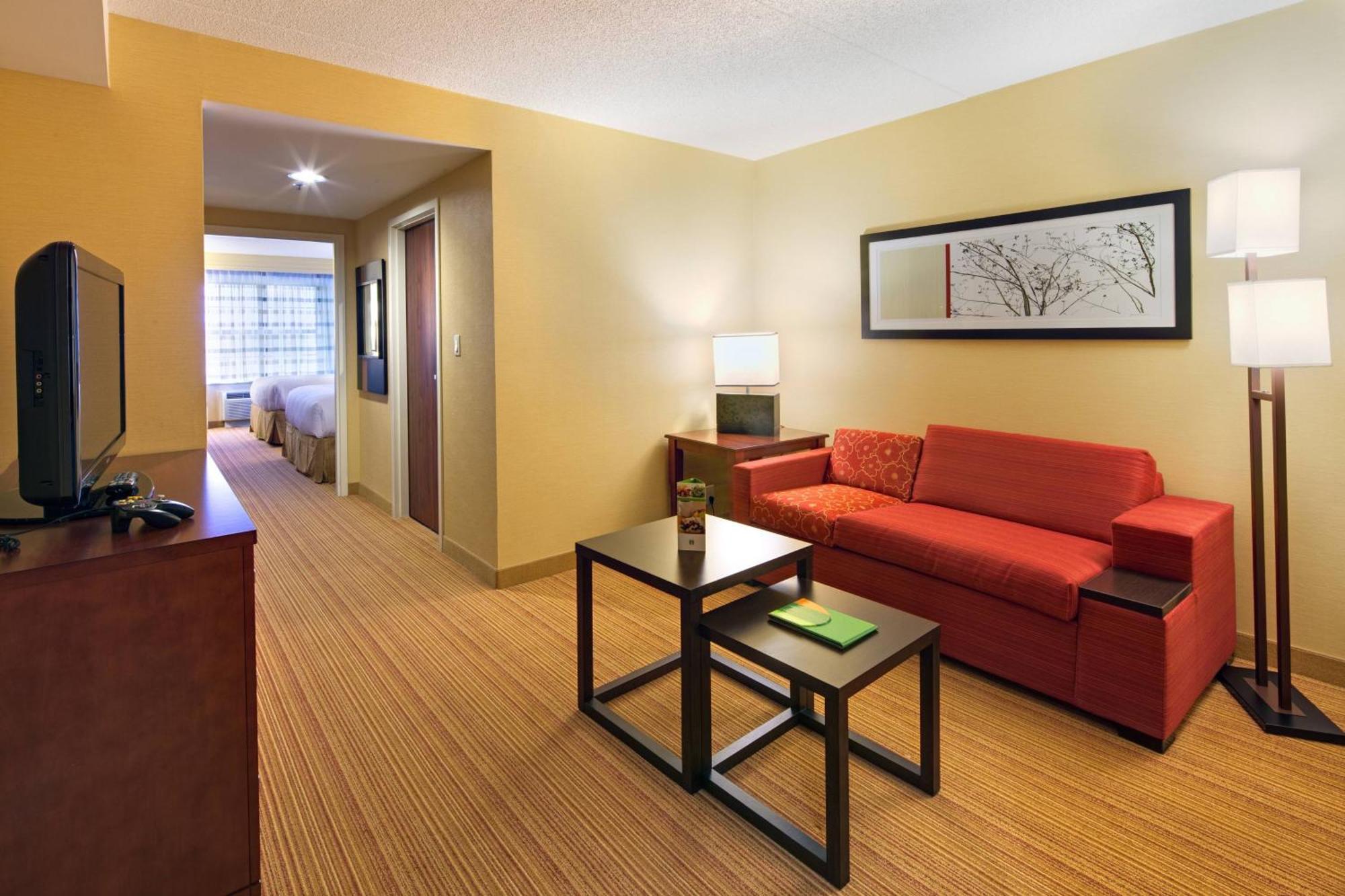 Courtyard By Marriott London Hotel Exterior photo