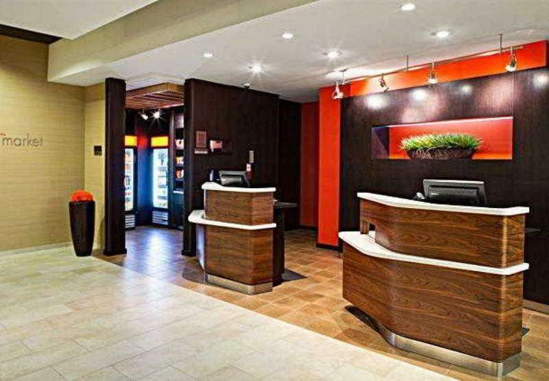 Courtyard By Marriott London Hotel Exterior photo