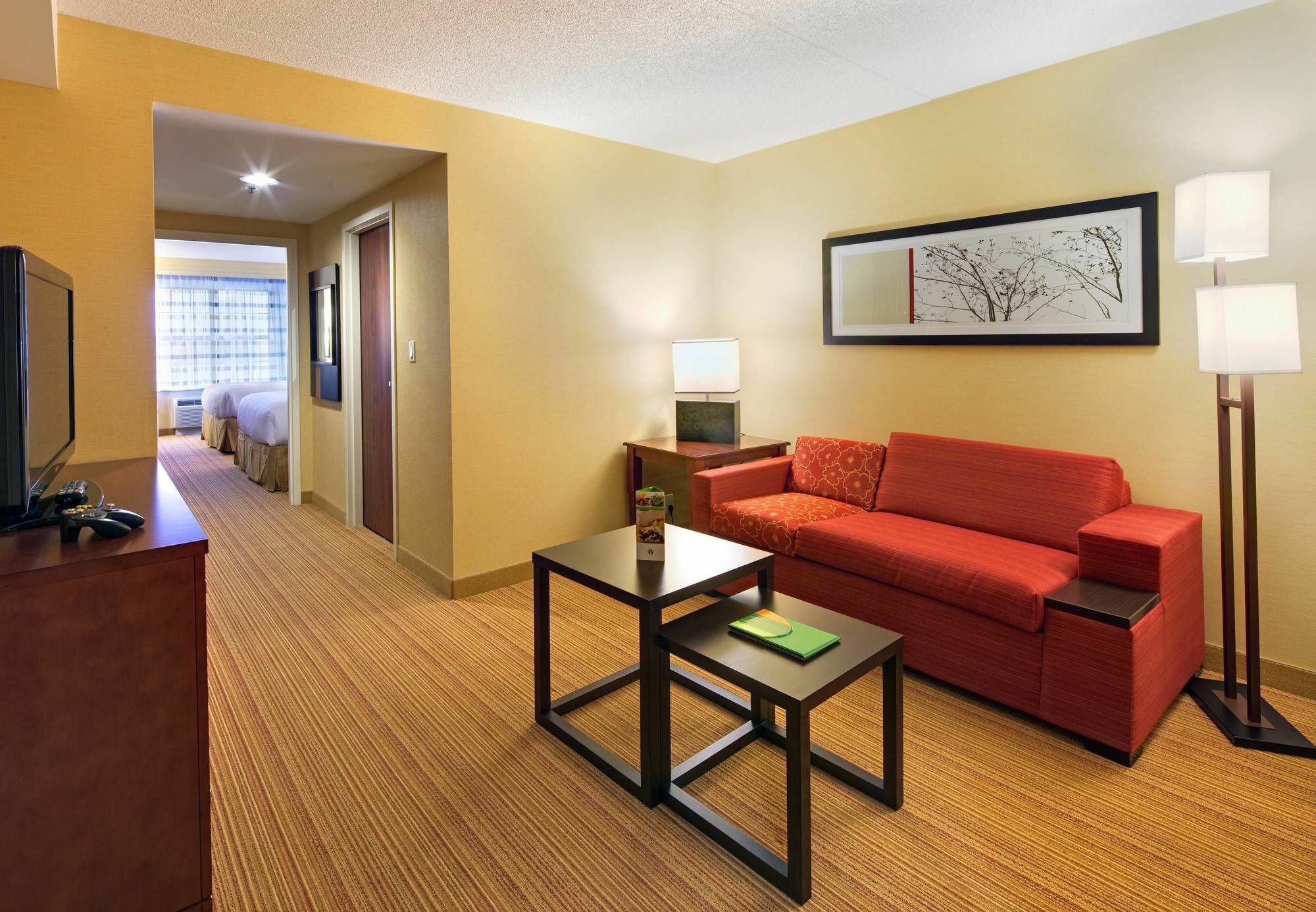 Courtyard By Marriott London Hotel Exterior photo