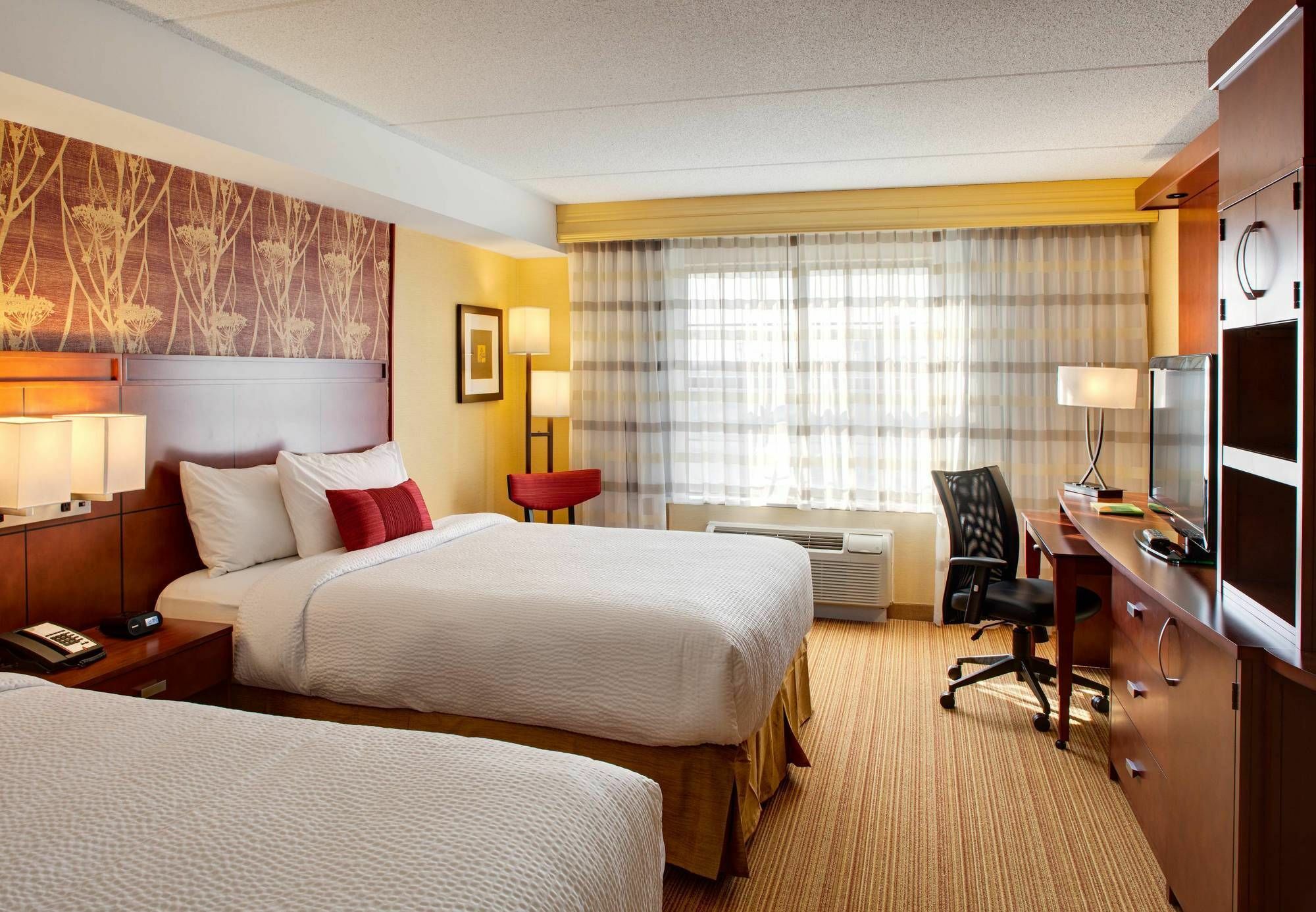 Courtyard By Marriott London Hotel Exterior photo